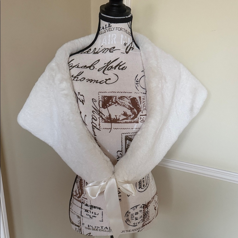 Echo White Faux Fur Wrap